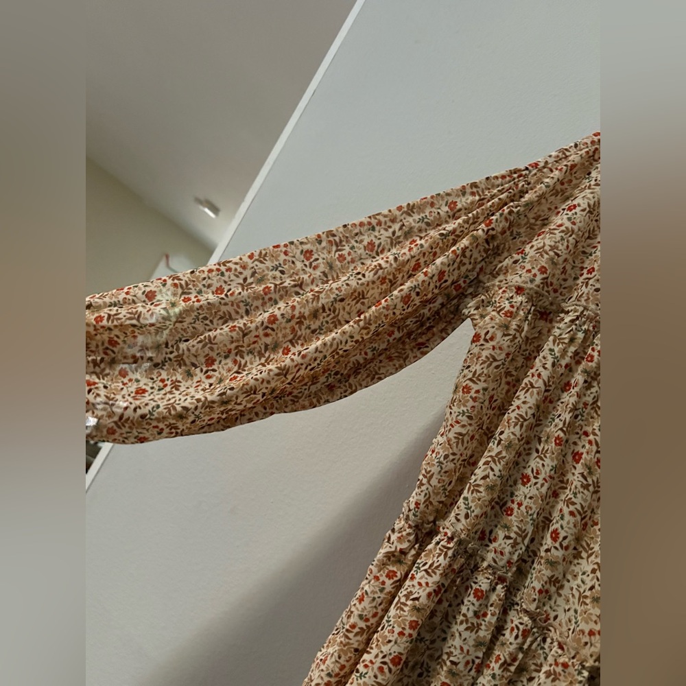 Elegant Floral Blouse - Cream and Brown - Picture 2 of 11